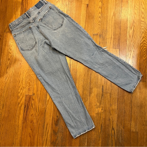 Abercrombie & Fitch Curve Love Ultra High Rise 90s Straight Jean Size 32… - Picture 8 of 9